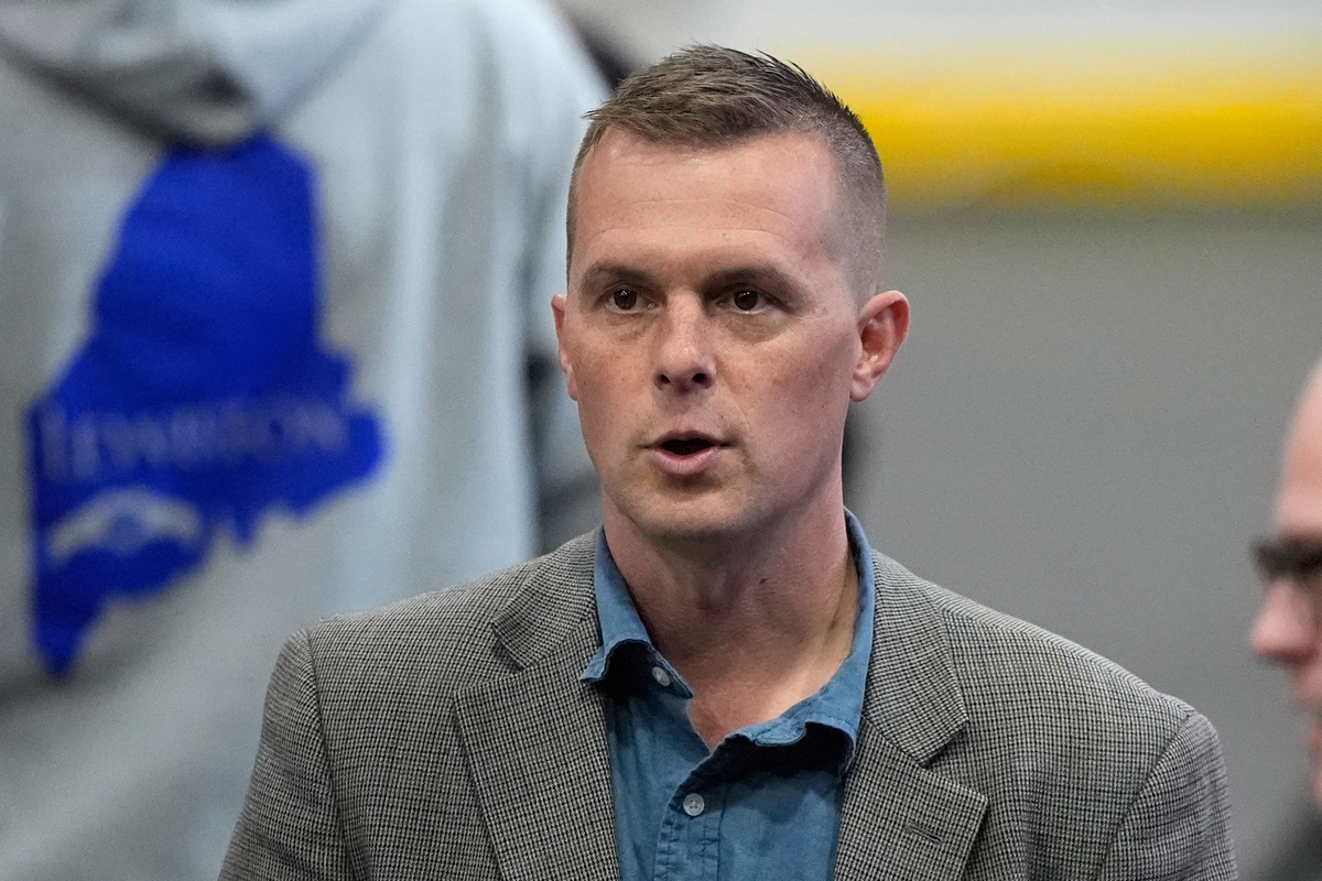 House passes Jared Golden bill to restore bargaining rights for federal workers