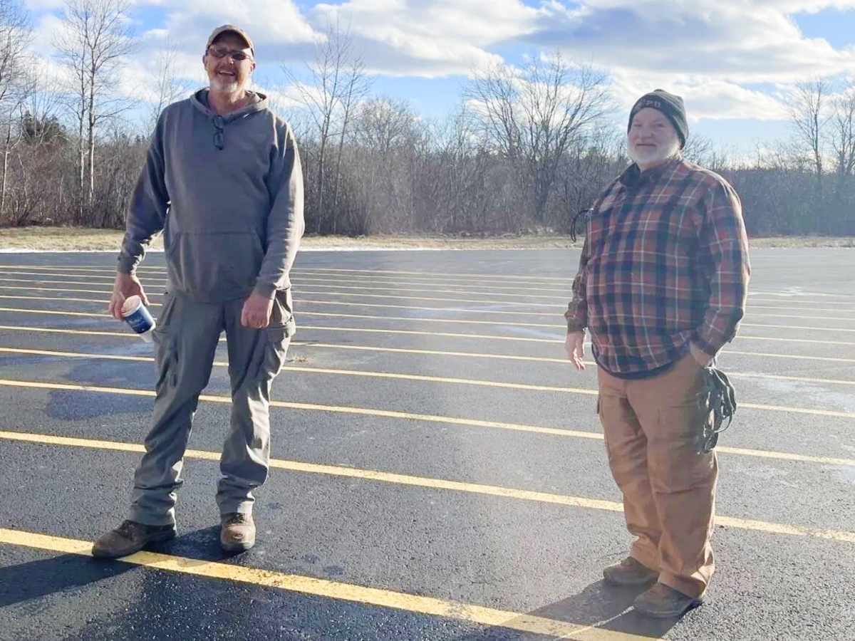 Eastport airport hangar owners face eviction