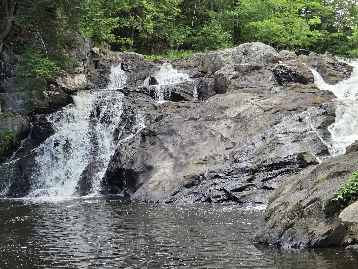 3 strangers came to his aid at Monroe Falls. Weeks later, he’s still trying to find them.