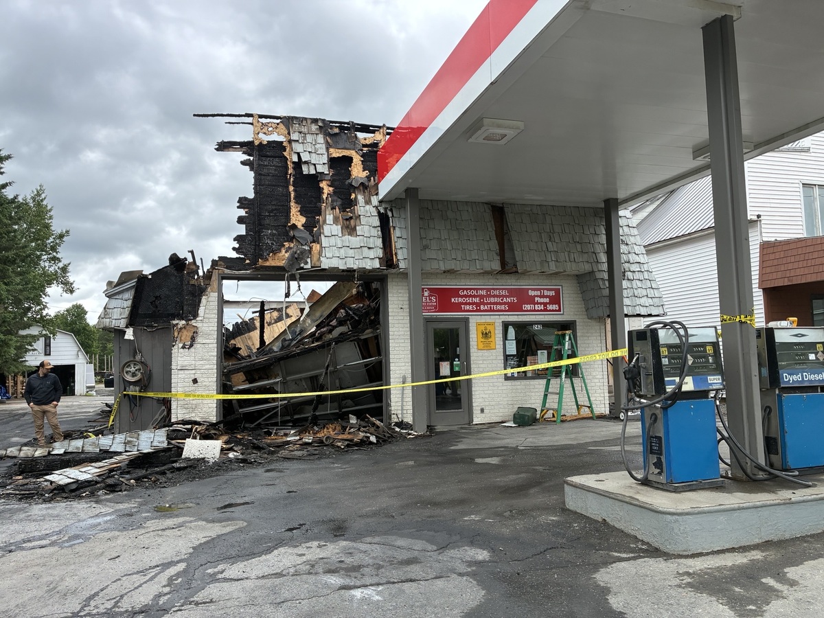 Officials say candle started Aroostook gas station fire