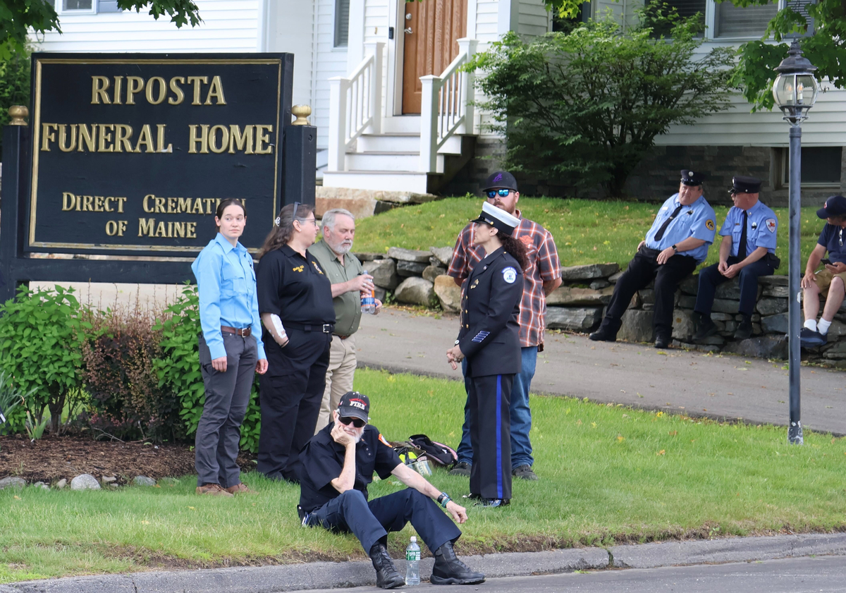 Roadside mourners salute Searsmont fire official killed by lumber mill silo explosion