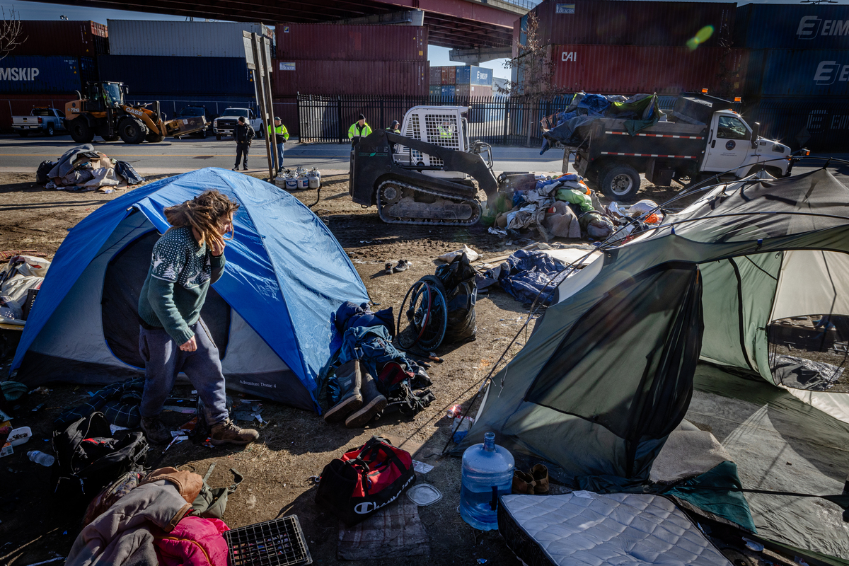 Survey offers new look at the number of people sleeping outside in Portland