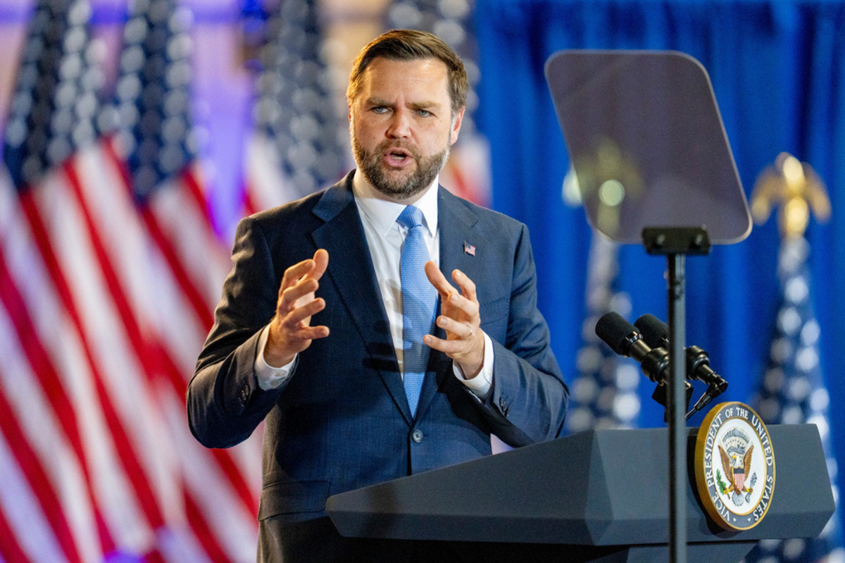 JD Vance casts 2026 midterms as fight against socialism during Maine visit