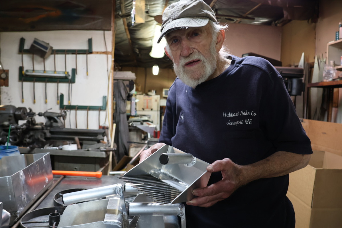Maine's wild blueberry rake maker dies at 84 but business may live on